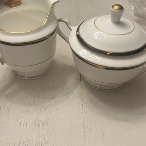 Mikasa academy sugar and creamer